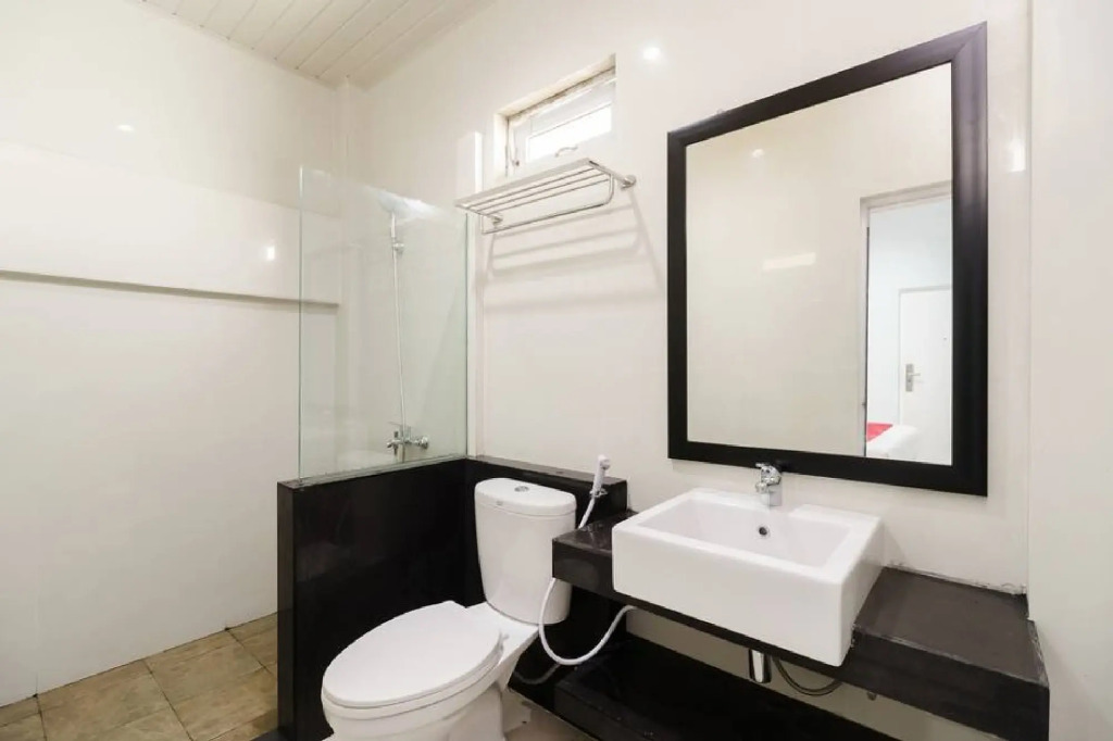 RedDoorz Plus near Palembang Icon Mall 2