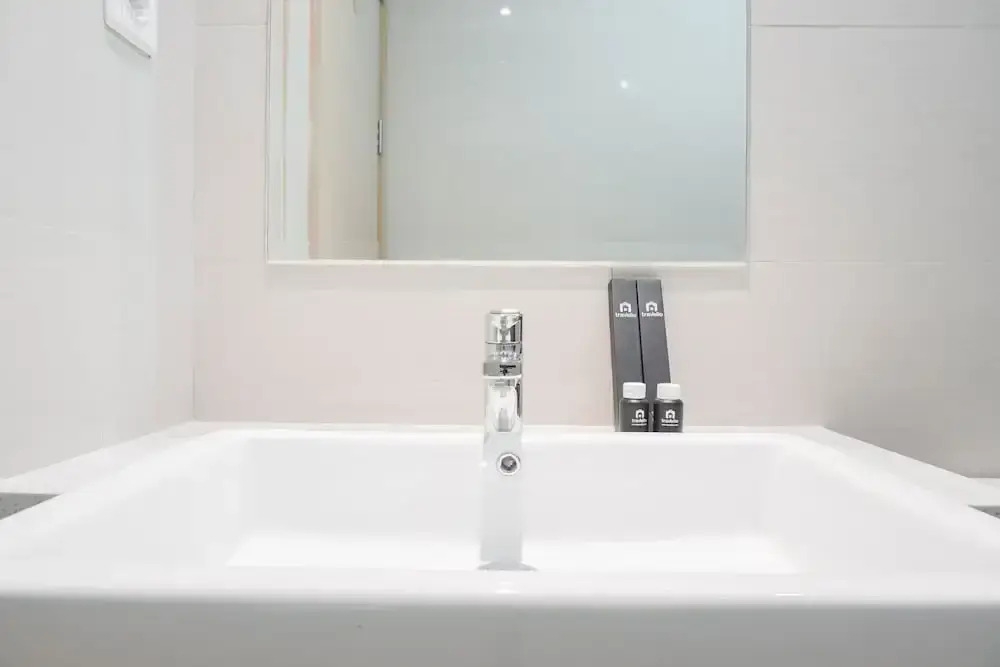 Comfy 1BR Sedayu City Suites Apartment