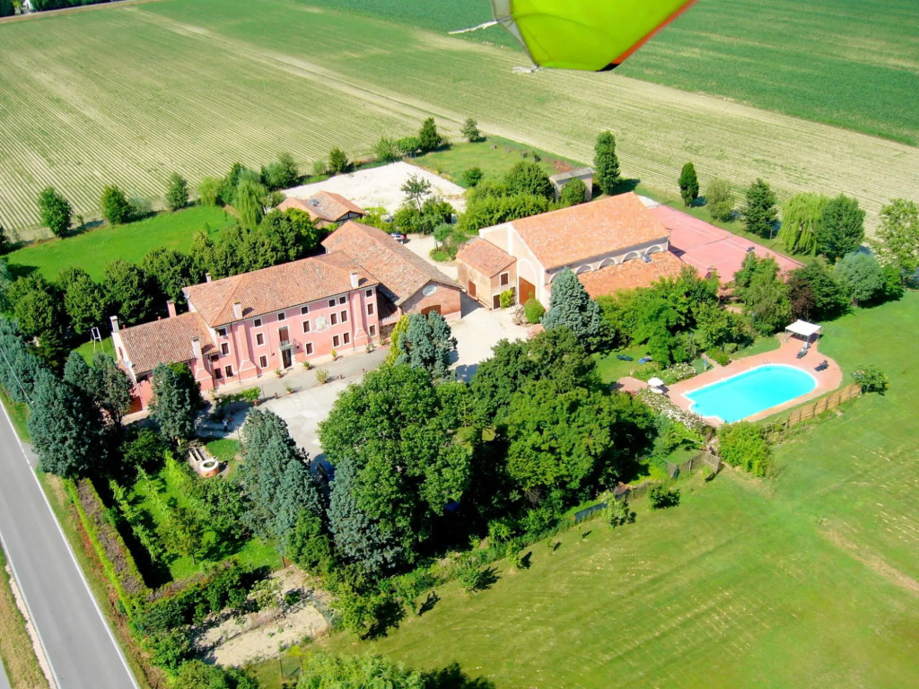 Countryside Bliss With Pool & Tennis