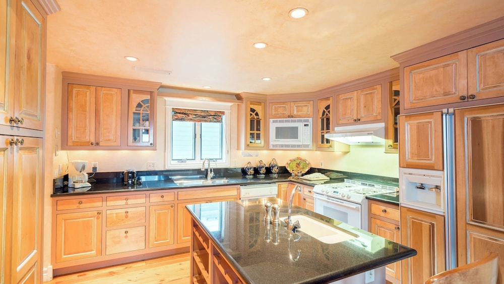 Hruza Hideout by Avantstay Walkable Location + Free Ski Shuttle, Mountain View