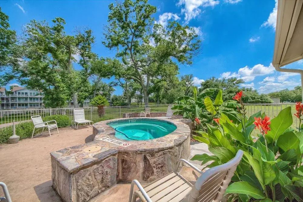 Ww H202 Mather Street Retreat 2 Bedroom Condo by RedAwning