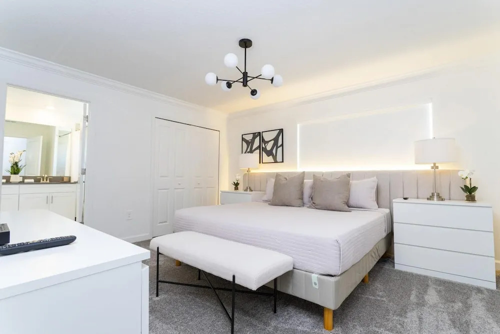 Chic Modern Marvel-spacious Themed Bedrooms Private Pool