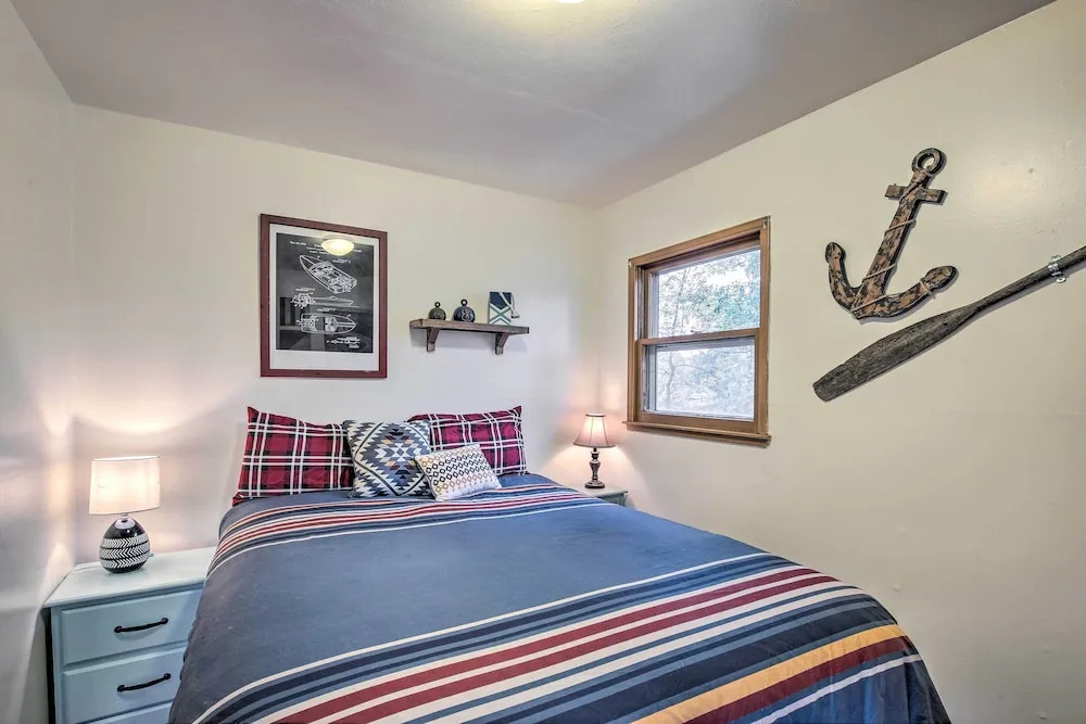 Birchwood Cottage With Red Cedar Lake Access!