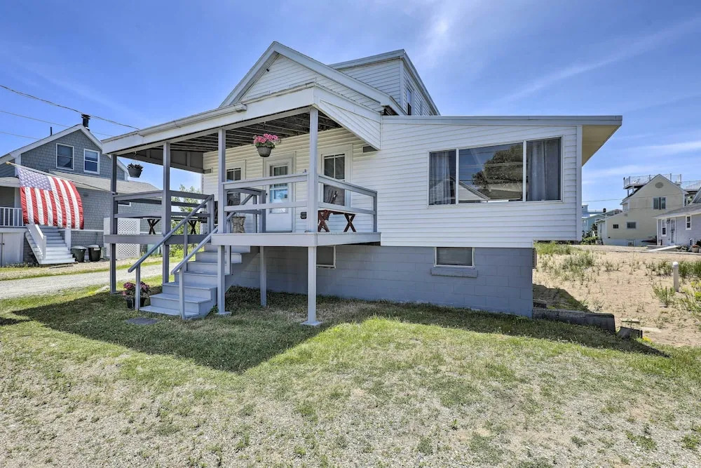 Plum Island Retreat ~ 1-block Walk to Beach!