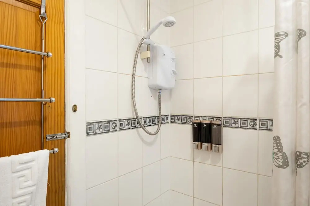 Novelty Suites - Roslin Street