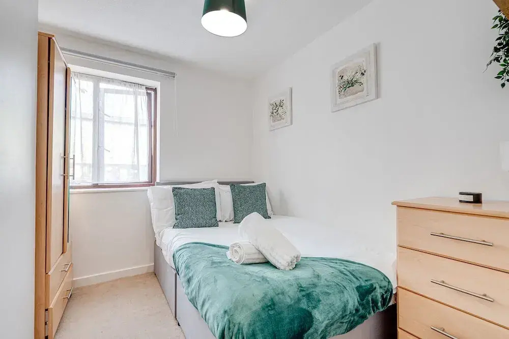 Canadawater-2bedroom-1bathroom-wifi-free Parking