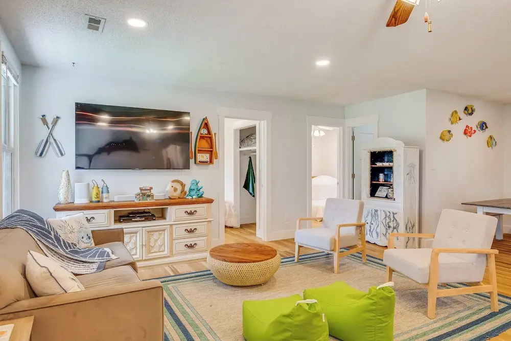 4 Mi to Radio Island Beach: Family Cottage