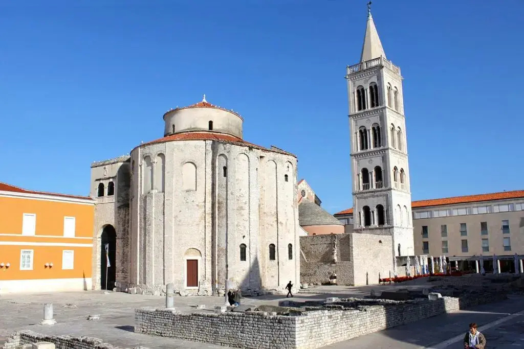 Apartments with parking space Zadar - 18809