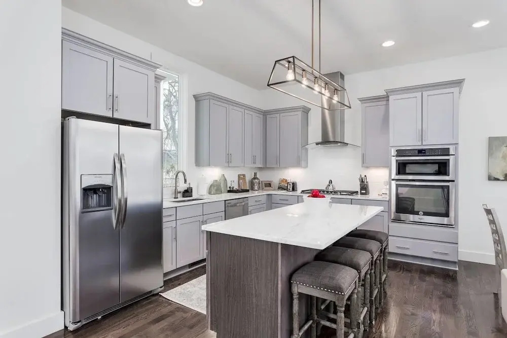 Sleek 3br/3ba w/ Rooftop by Downtown by Domio