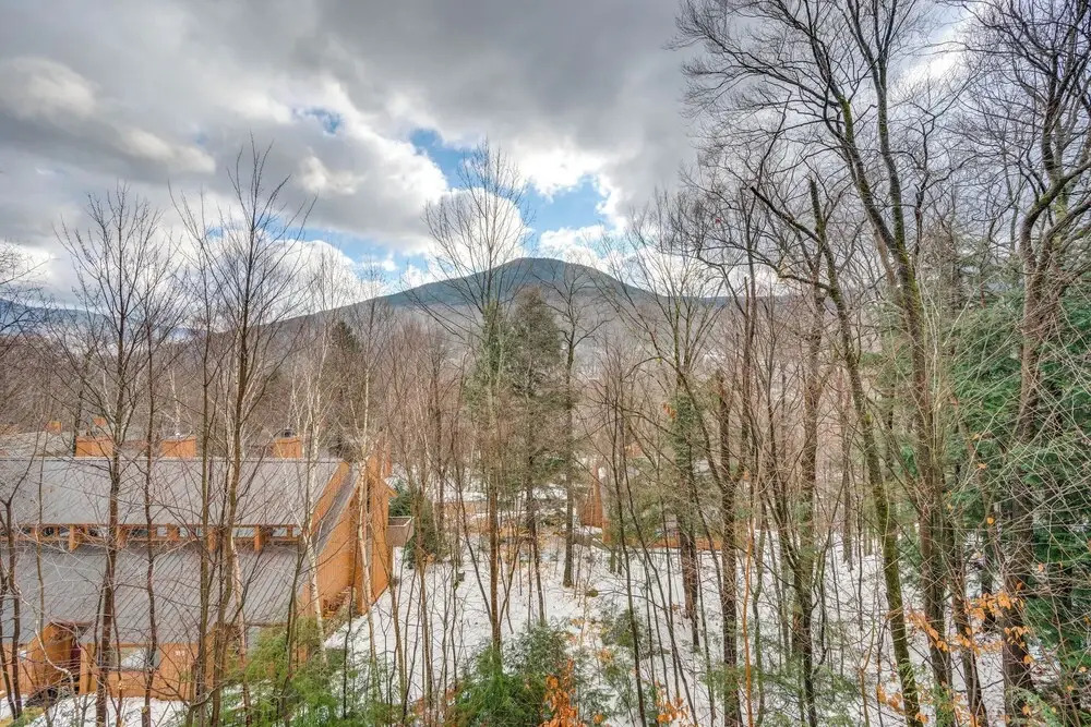 Pet-friendly Loon Mountain Condo w/ Deck + Grill!