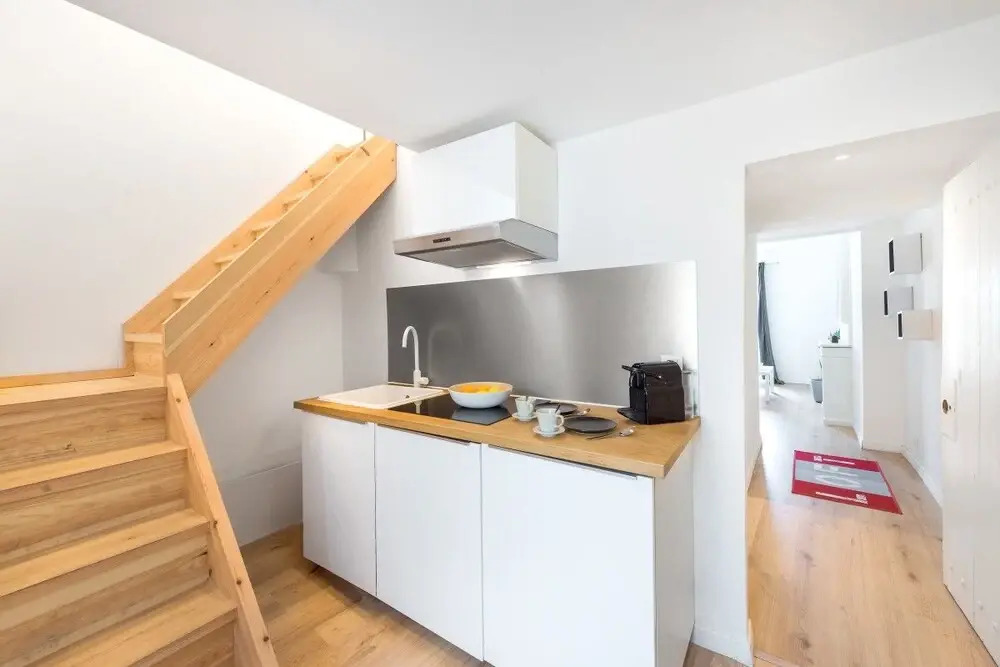 Cosy Duplex Overlooking the "rue de la Loge"!