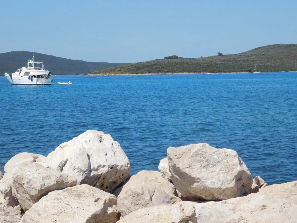 Studio apartment Lado - 230 m from sea: SA3 Muline, Island Ugljan