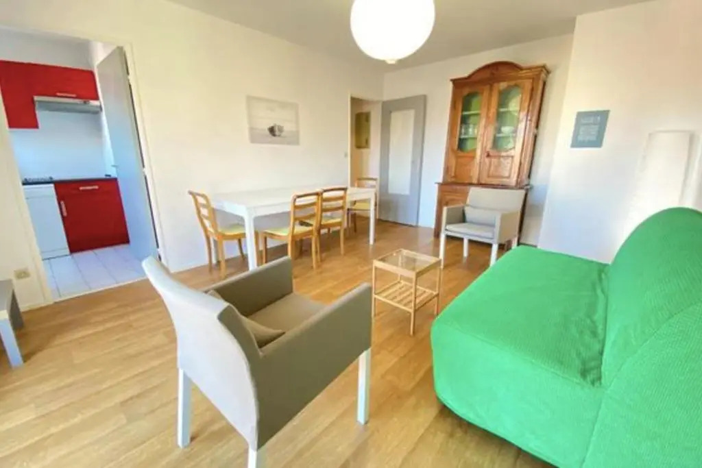 Beautiful Apartment For 4 With Balcony