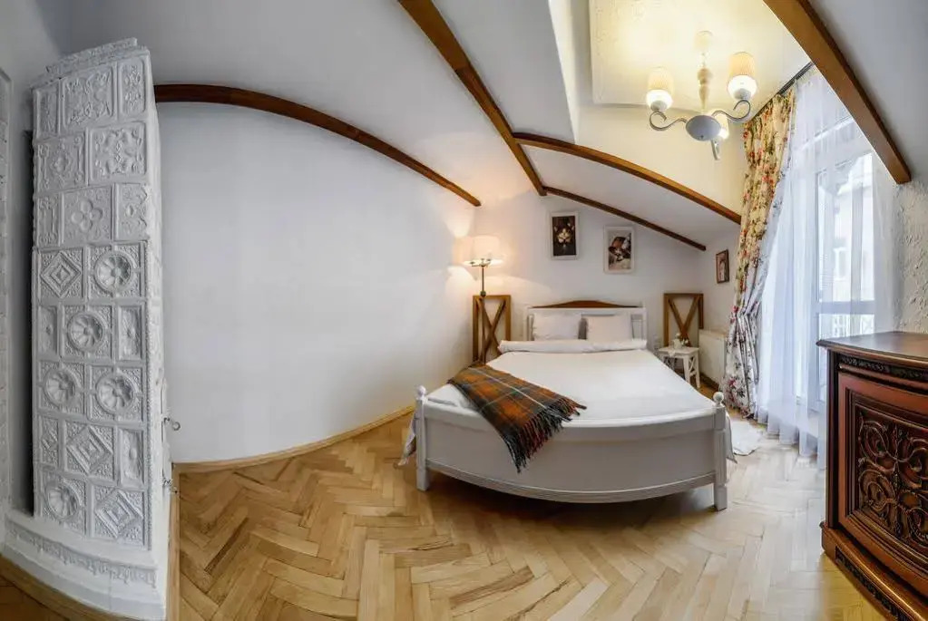 5 LVIV -APART дві кім ізольовані і кухня- студія з балконом тиха центр