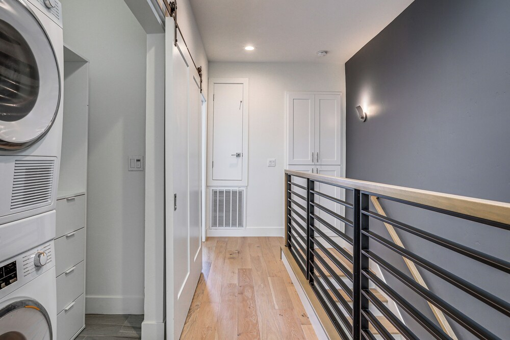 Walkable! Extended Stay 1 Mi to Dtwn Sacramento