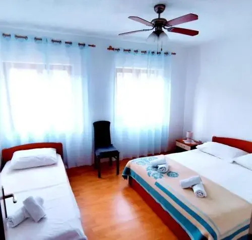 Apartments Grbac Veli Rat-Seaside