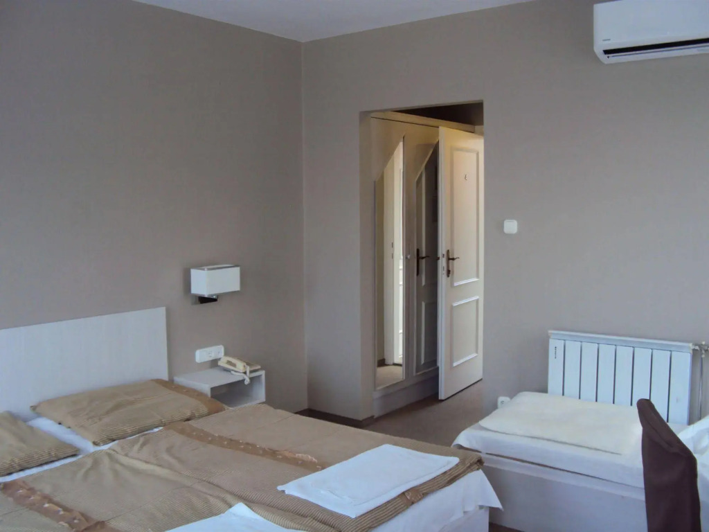 Hotel Diana