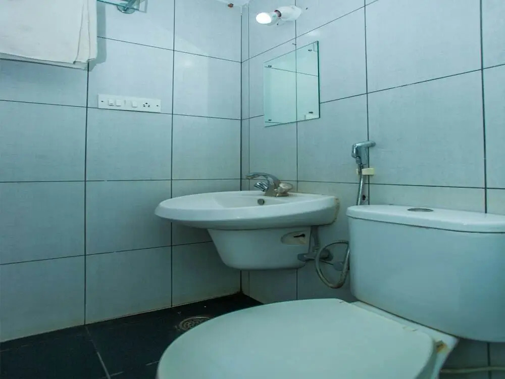 Bheemudu Hotel by OYO Rooms