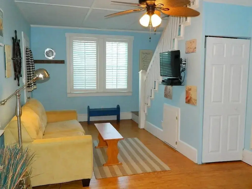 Laurel Street 204