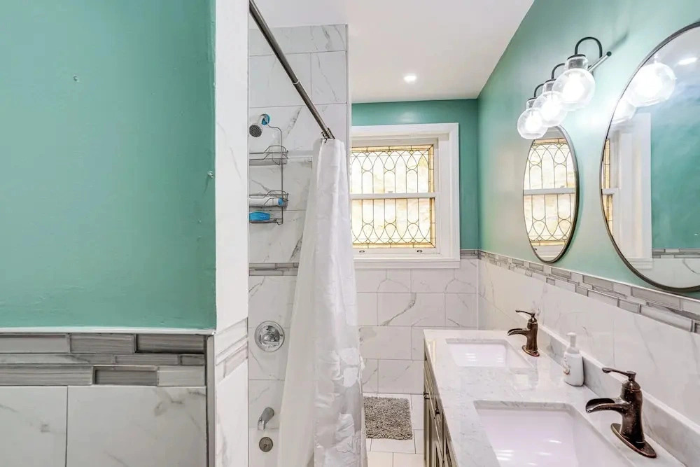 Walkable Schenectady Getaway: 2-unit Campus Hub