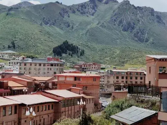 Luqu Lvzhouyuan Inn
