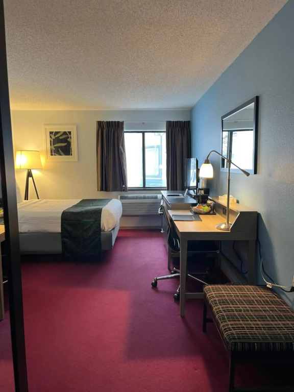 Pictured Rocks Inn and Suites
