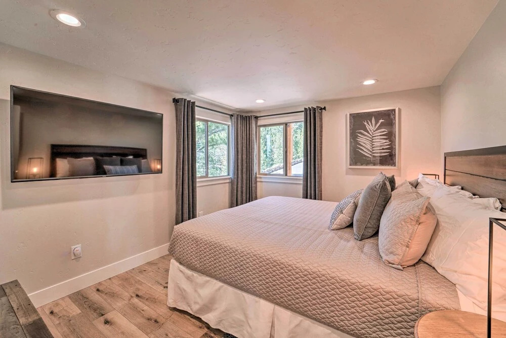 Hot Tub, Pool Table: Luxe Reno Chalet w/ Mtn View!