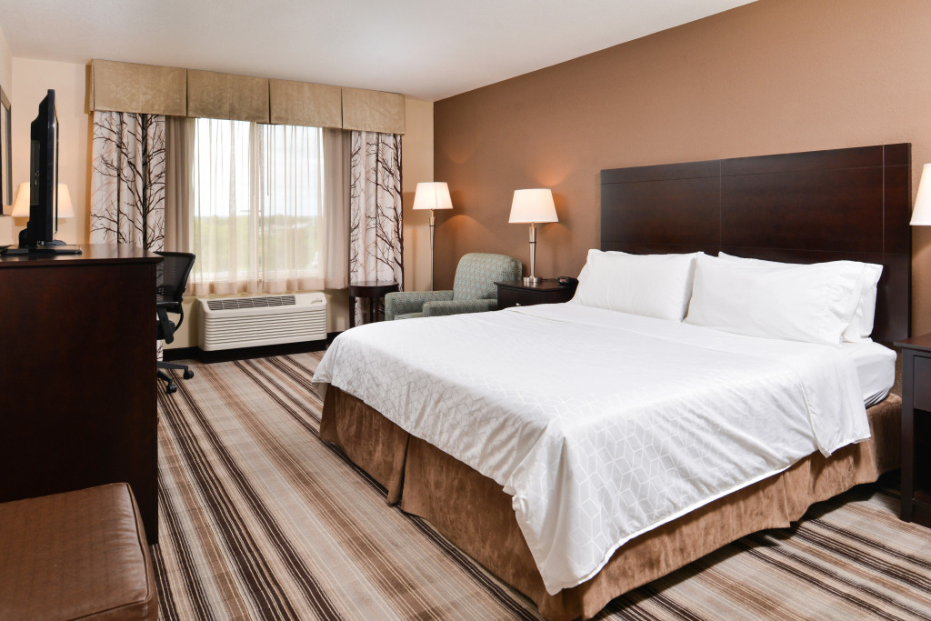 Holiday Inn Express & Suites Emporia Northwest by IHG