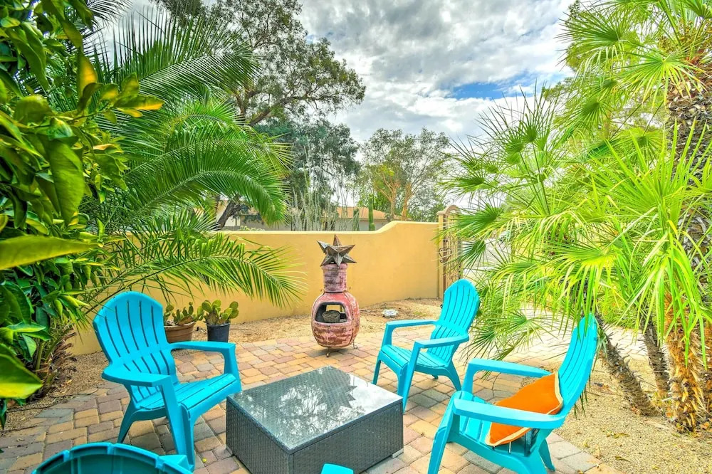 Snowbirds! Group Getaway w/ Hot Tub in Scottsdale