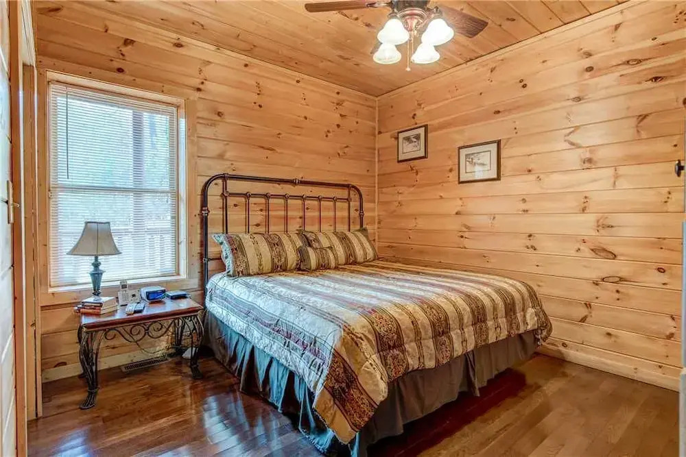 Take It Easy 3 Bedroom Home with Hot Tub