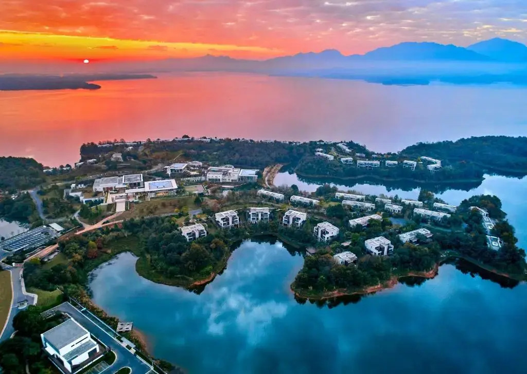 Lushan West Sea Resort, Curio Collection by Hilton