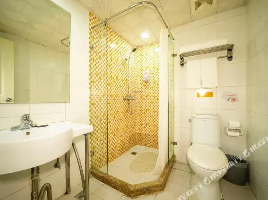 Home Inn (Qingdao Hai'er Road Metro Station Qingshan Road)