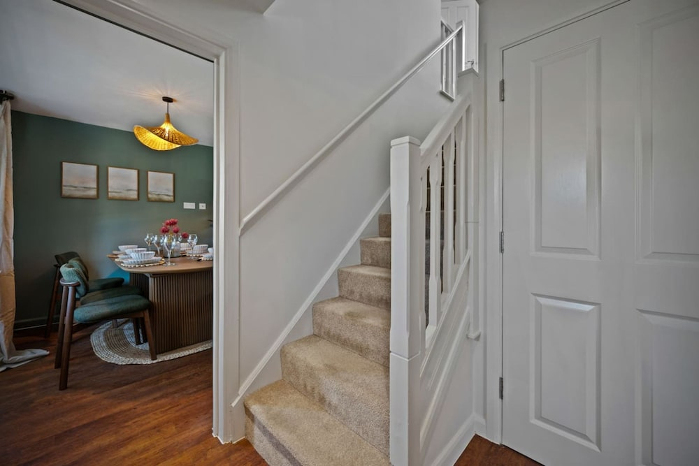 The Seven Residence - Hot tub, 5 min to Bicester Village, Pet friendly
