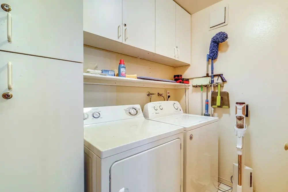 8 Mi to North Tahoe Beach: Truckee Resort Condo