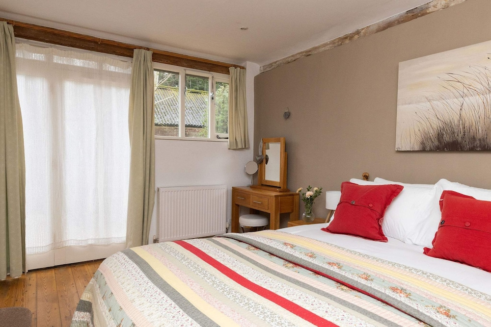 Wren Barn - Cosy 2-bed Converted Barn in Sidlesham
