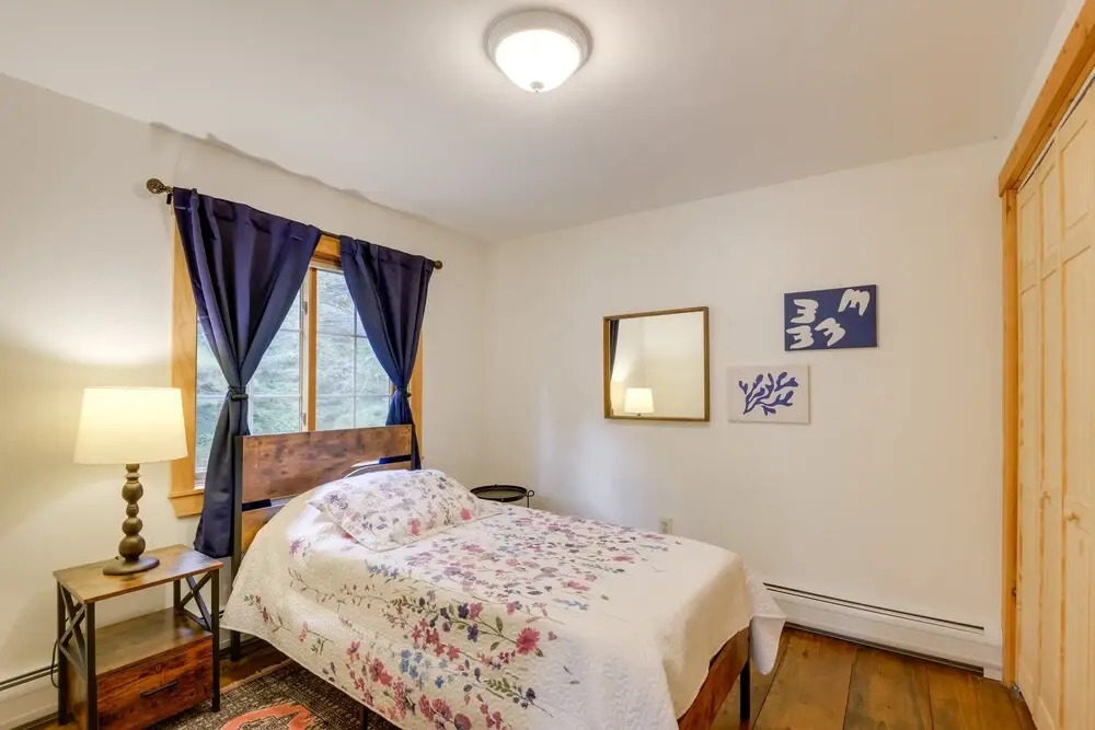 Charming Putney Home: Porch, Grill & Hiking Trails