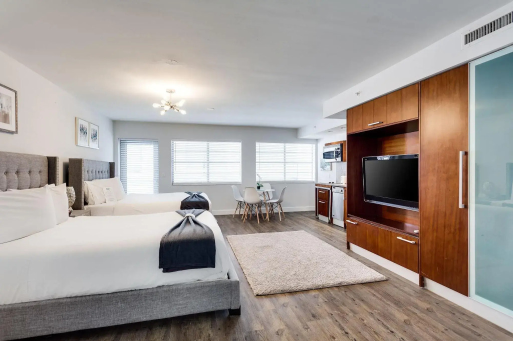 Strand Ocean Drive Suites