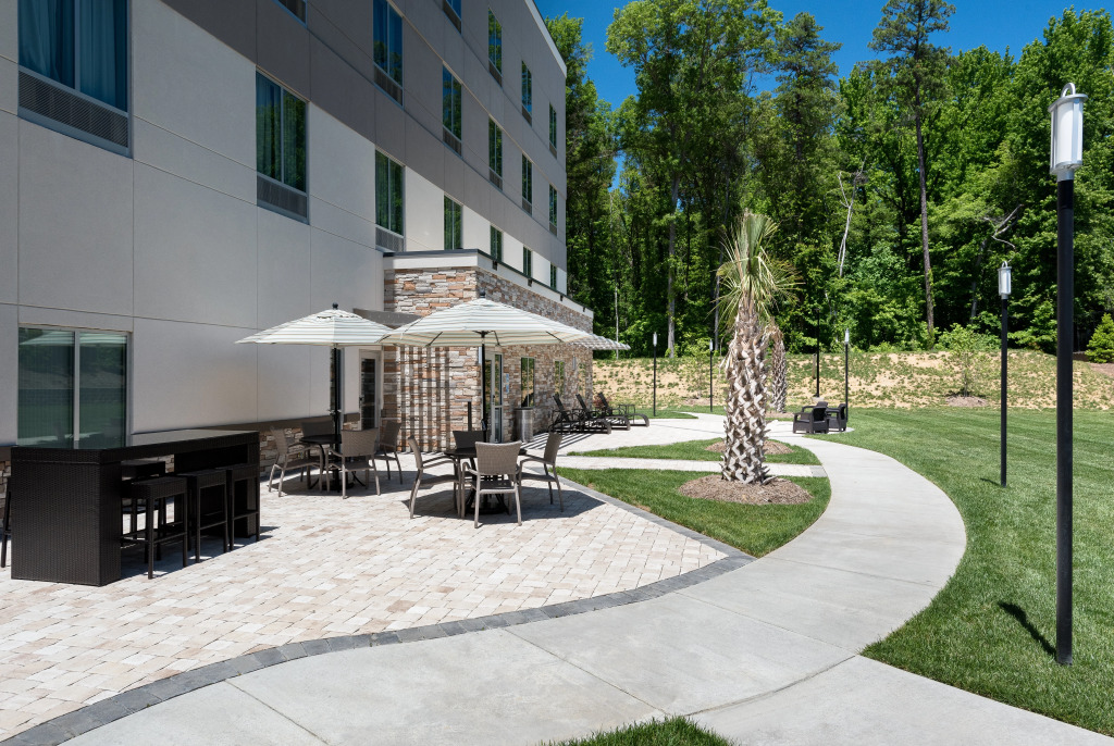 Holiday Inn Express & Suites - Charlotte Airport by IHG