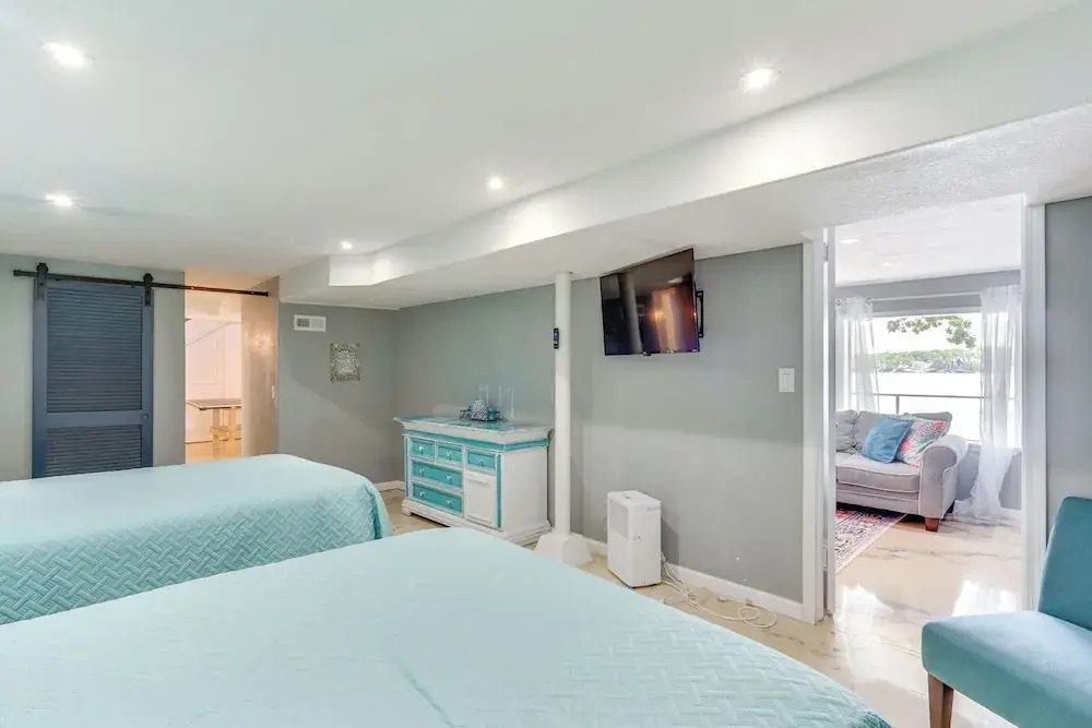 2 Decks, Lake Views! Group Escape in Osage Beach
