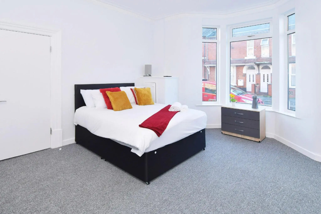Townhouse @ 272 Walthall Street Crewe