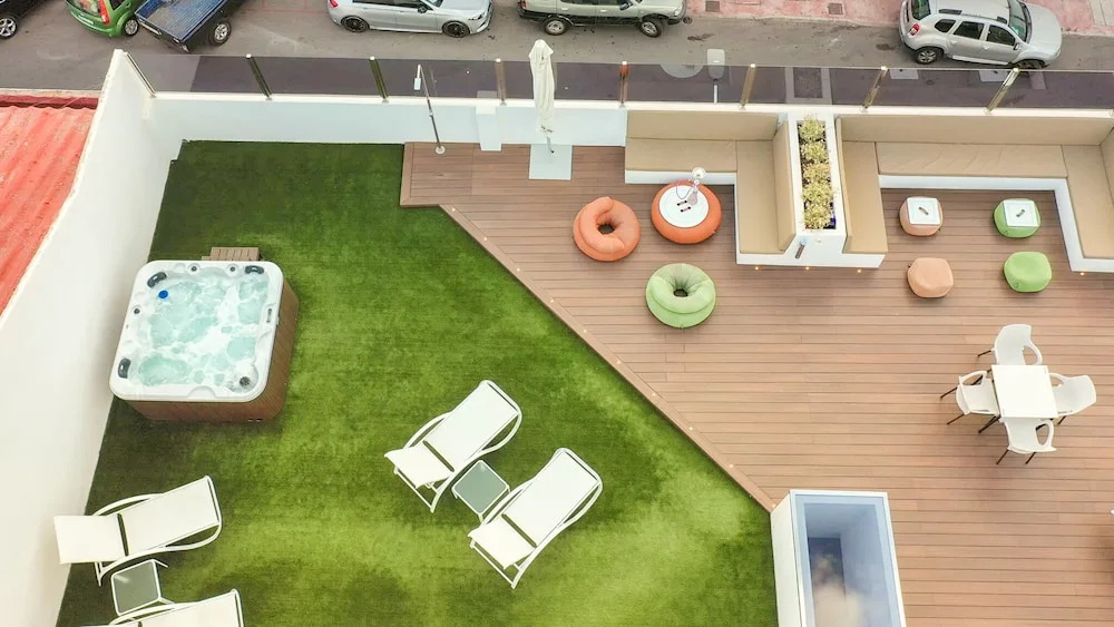 DAOS Suites & Terrace Marbella