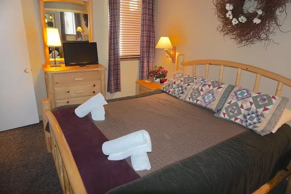 542 2 Bedroom Condo
