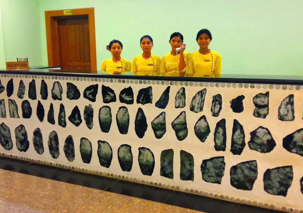Jade Royal Hotel
