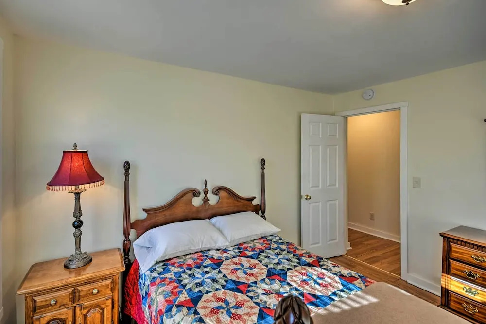 Cozy Apt by ITS 85 Trail, ½ Mi to Lake Wassookeag!