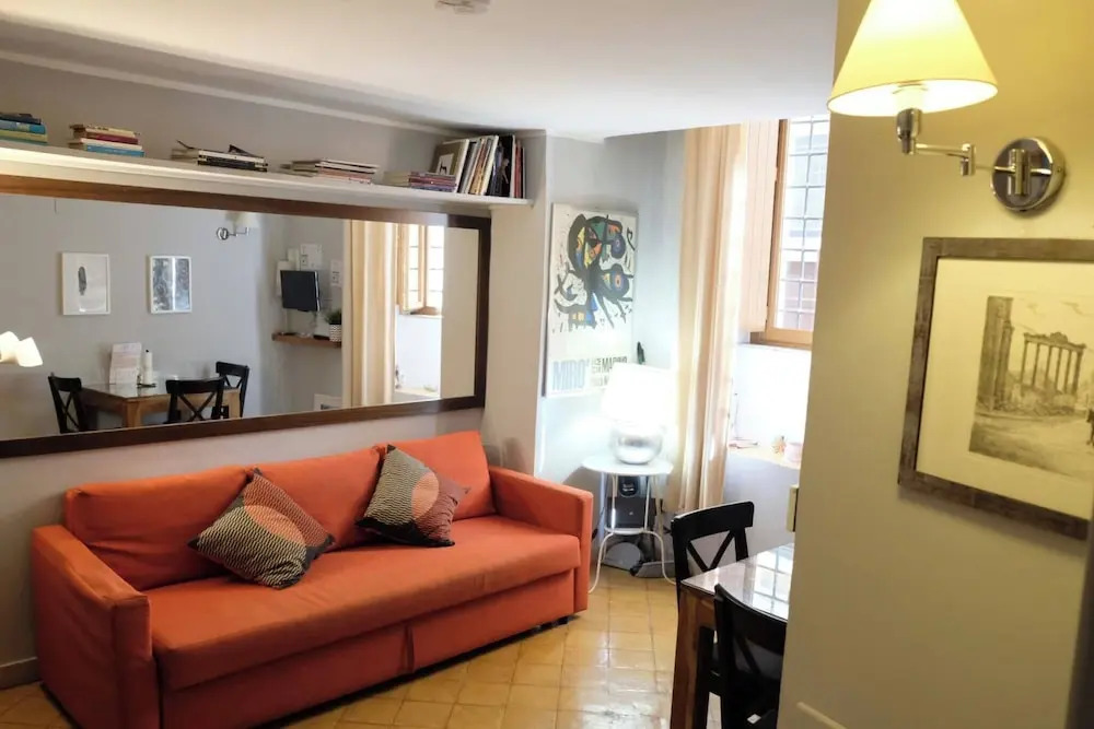 Renoir Small Loft on Giulia Street