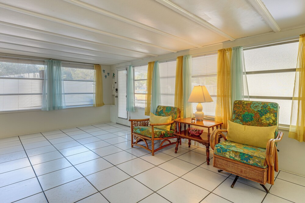 Sun & Sand in St Pete! Family Home w/ Tiki Bar
