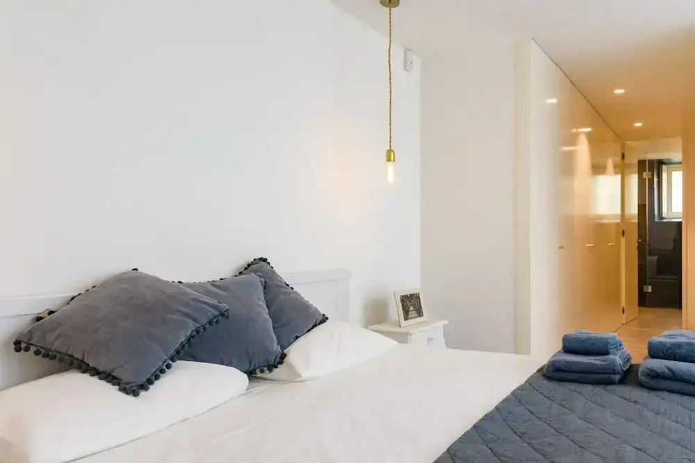 Home Of The Poet, 3-bed 3-bath River Views