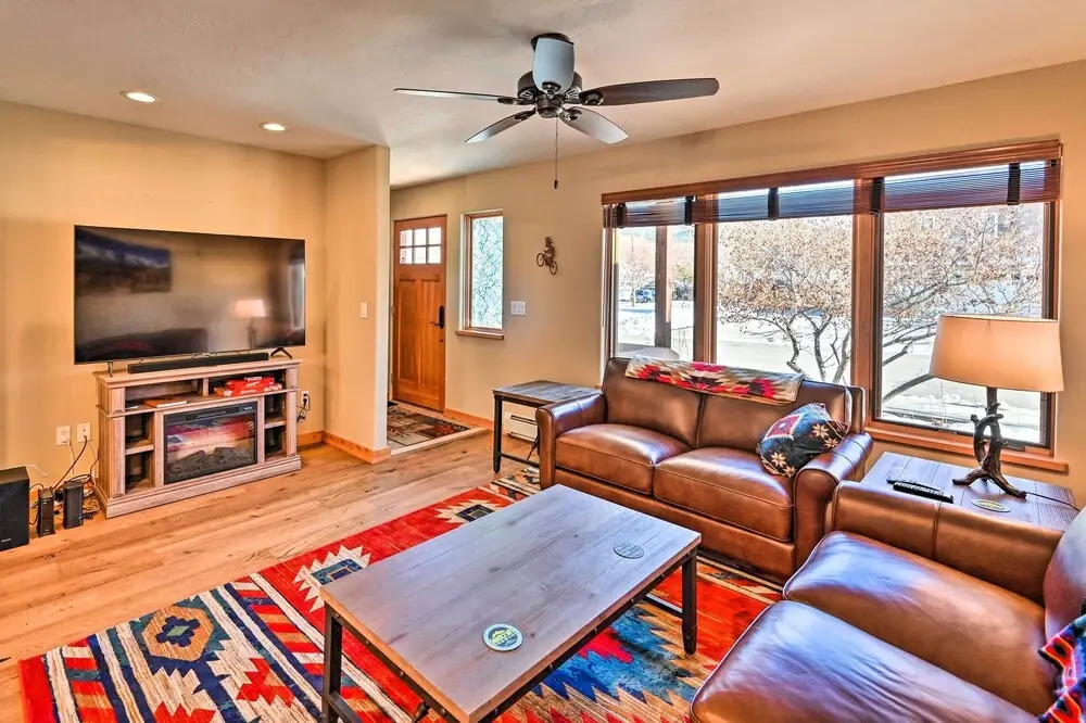 7984: Pet-friendly Townhome w/ Grill!