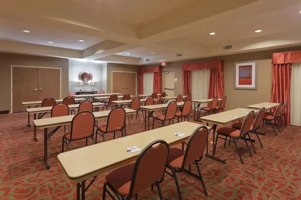 Holiday Inn Express Winona North