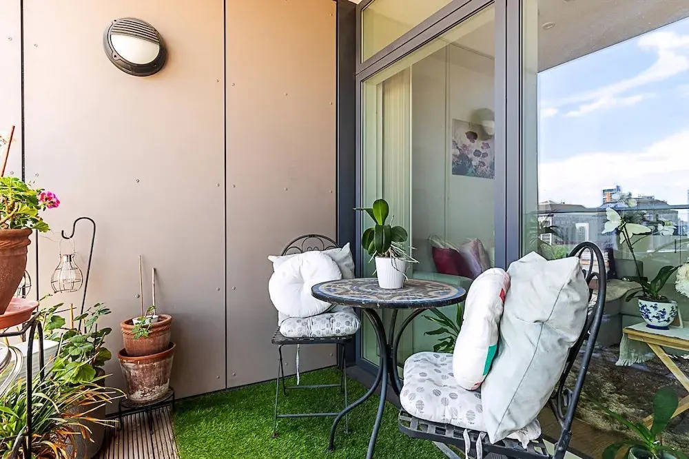 Stylish Canary Wharf Retreat For 2